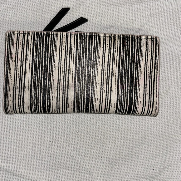 Guess Women’s Folding with Front Pocket Wallet - Picture 2 of 5